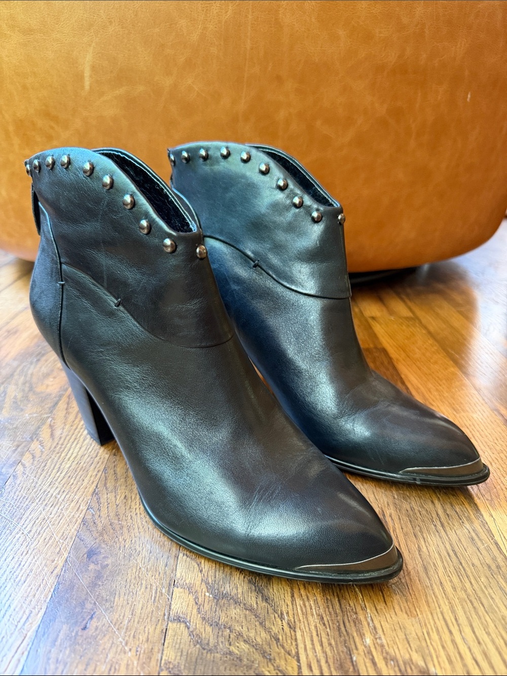 b. makowsky Black Leather Studded Ankle pointed toe Boots size 10